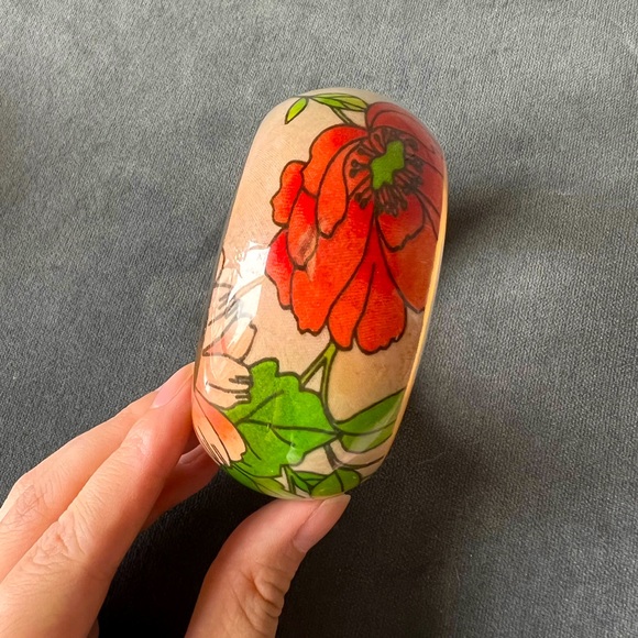 FREE 🆓 with Any Two Purchases - Floral Bracelet - Picture 2 of 4